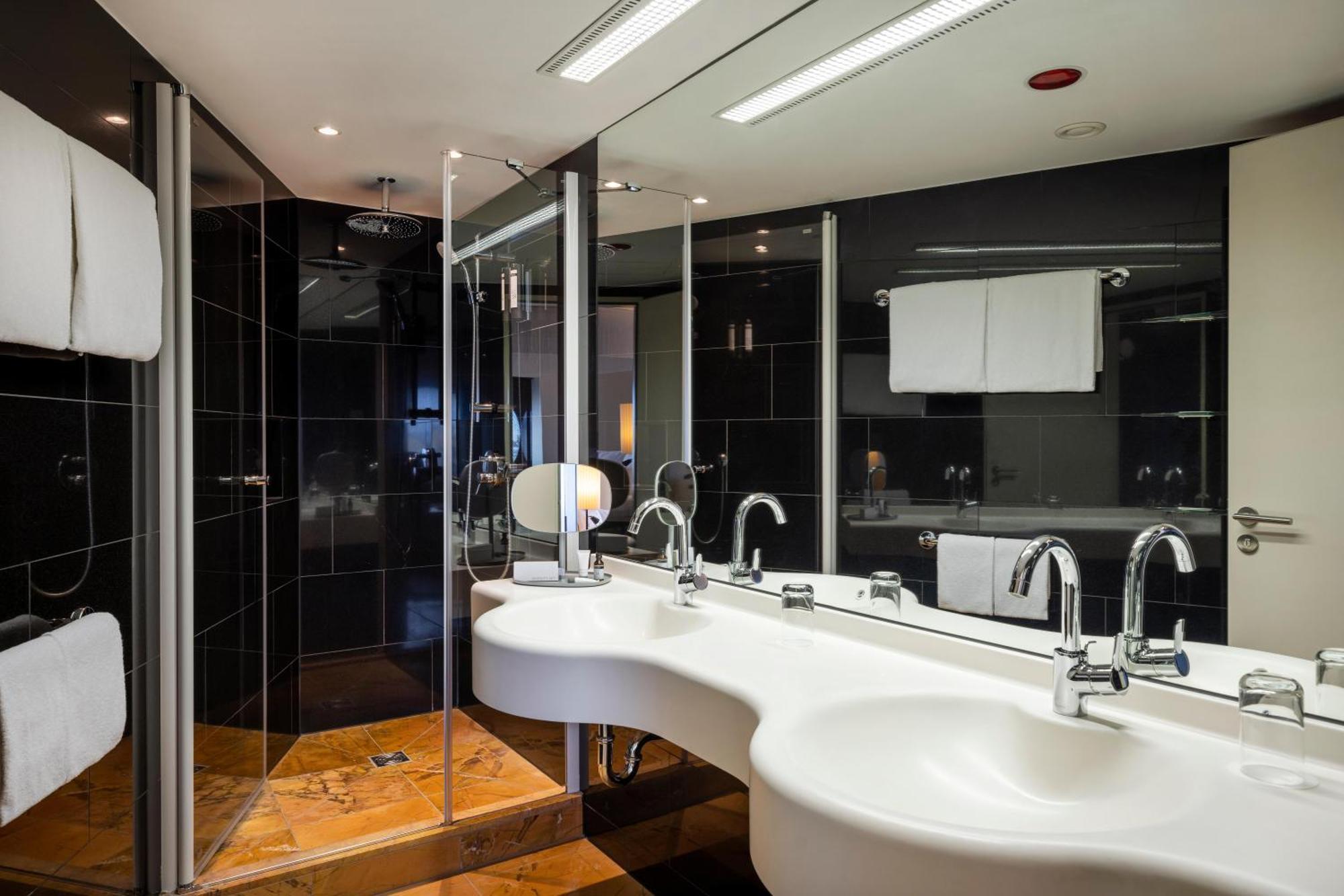 Suite,1540074802:JPEG